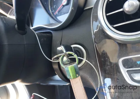 2016 Mercedes-Benz C 300 4Matic из США, поврежденный, VIN 55SWF4KB5GU138335